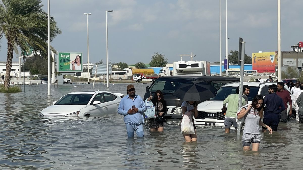 Fotky z Dubaje: Tak to vypadá, když za den naprší, co jindy za víc než rok